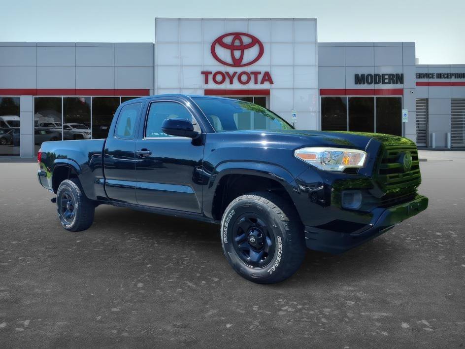 Used 2018 Midnight Black Metallic Toyota SR image 8