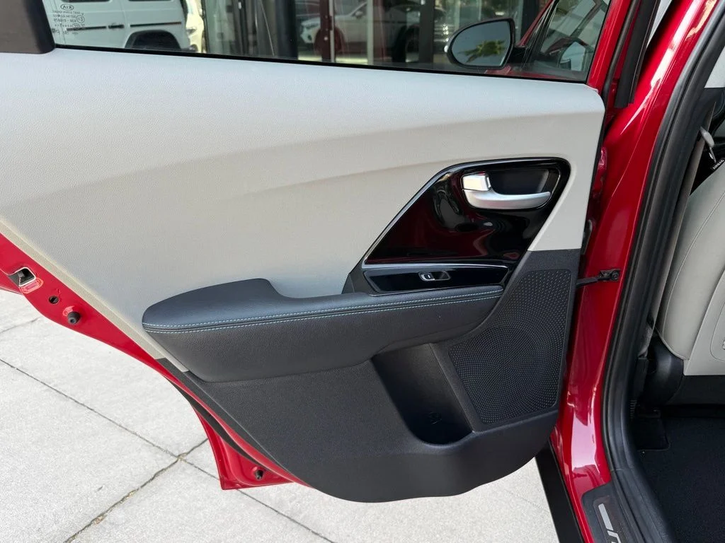 Used 2018 Red Kia Touring image 23