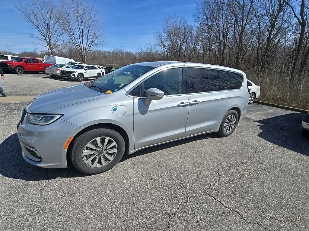 Used 2022 Chrysler Pacifica Hybrid Touring L with VIN 2C4RC1L71NR184259 for sale in Kansas City