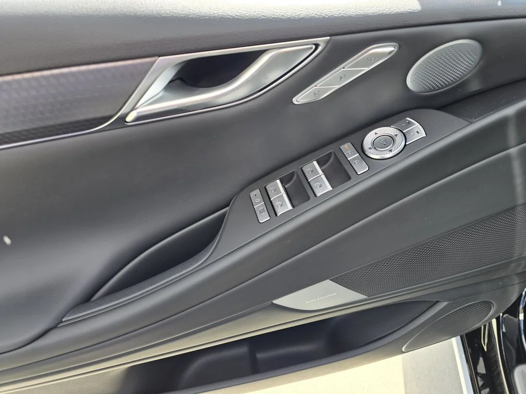 Used 2025 Black Genesis 2.5T image 16