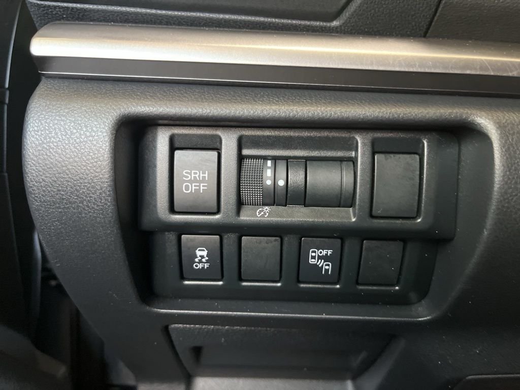 Used 2019 Silver Subaru 2.0i Limited image 14