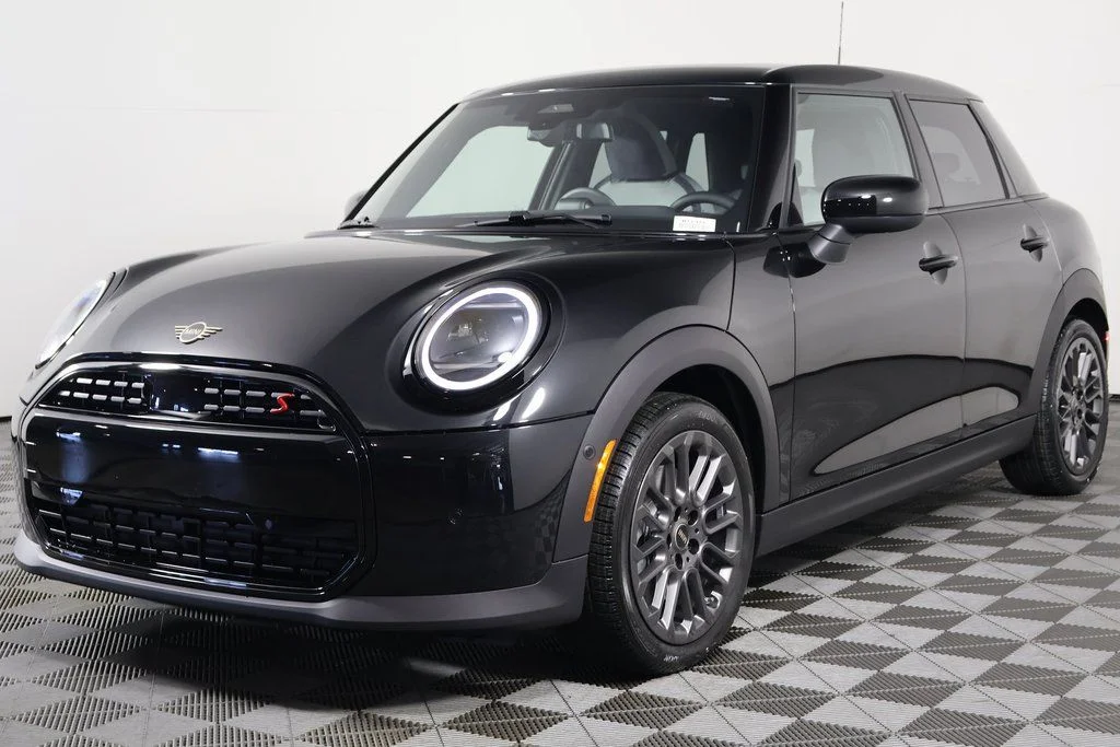 2026 MINI Hardtop Cooper S Signature's photo