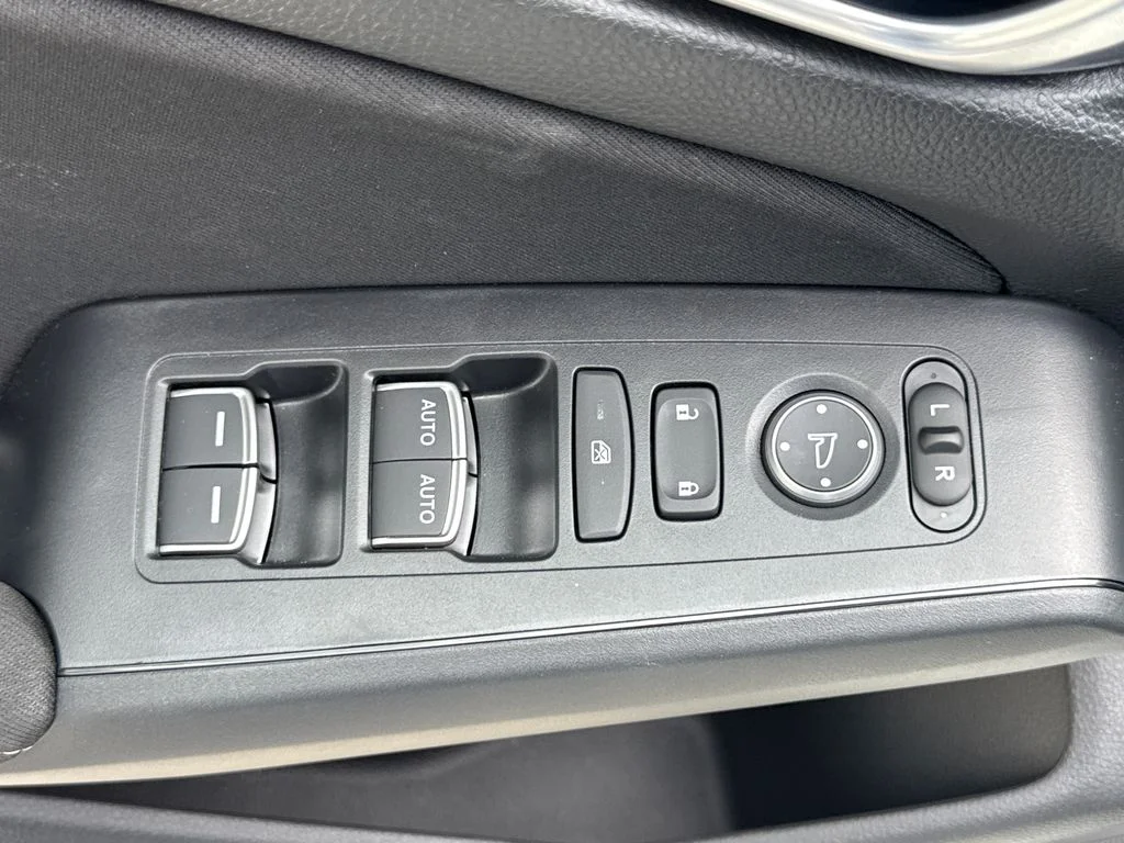 Used 2026 Solar Silver Metallic Honda LX image 14