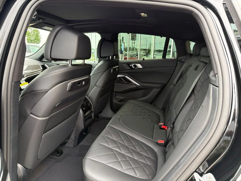New 2027 Black Sapphire Metallic BMW M60i image 22