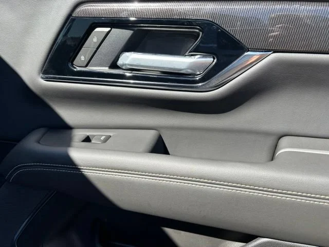 New 2026 Onyx Black GMC Elevation image 23