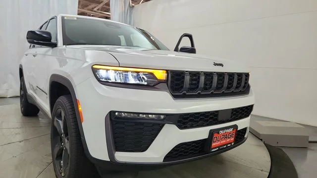 New 2026 Bright White Clear-Coat Exterior Paint Jeep Limited image 16
