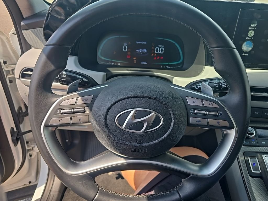 Used 2024 White Hyundai SEL image 15