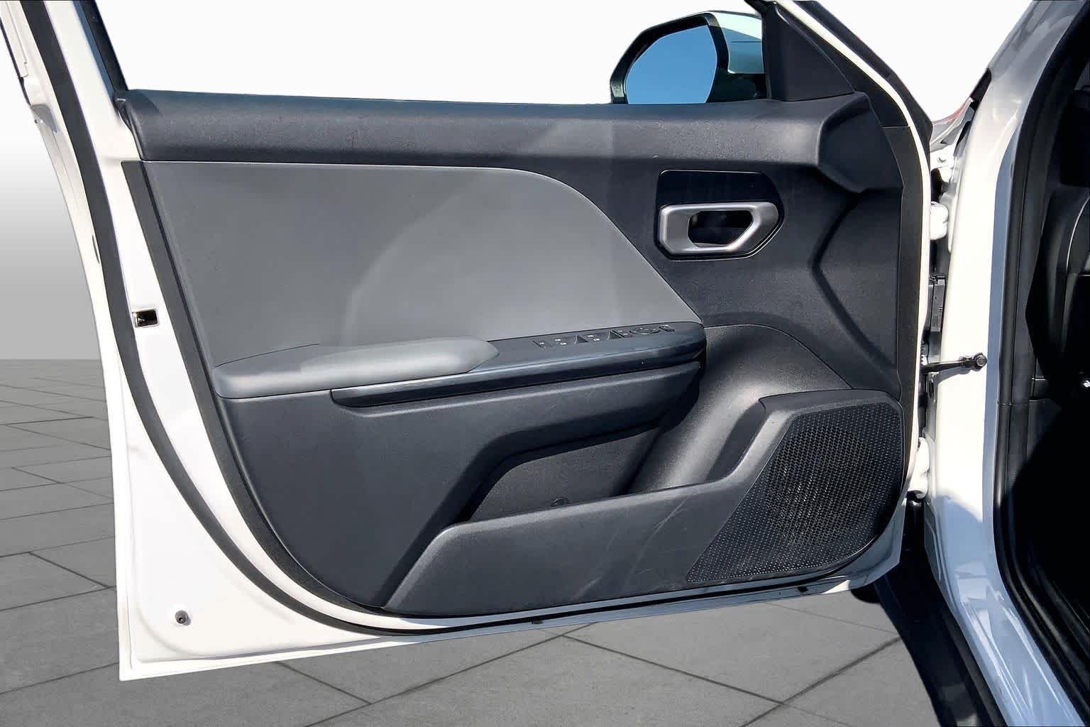 Used 2025 Snow White Pearl Kia LXS image 22