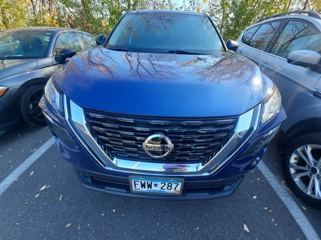Used 2021 Caspian Blue Metallic Nissan S image 2