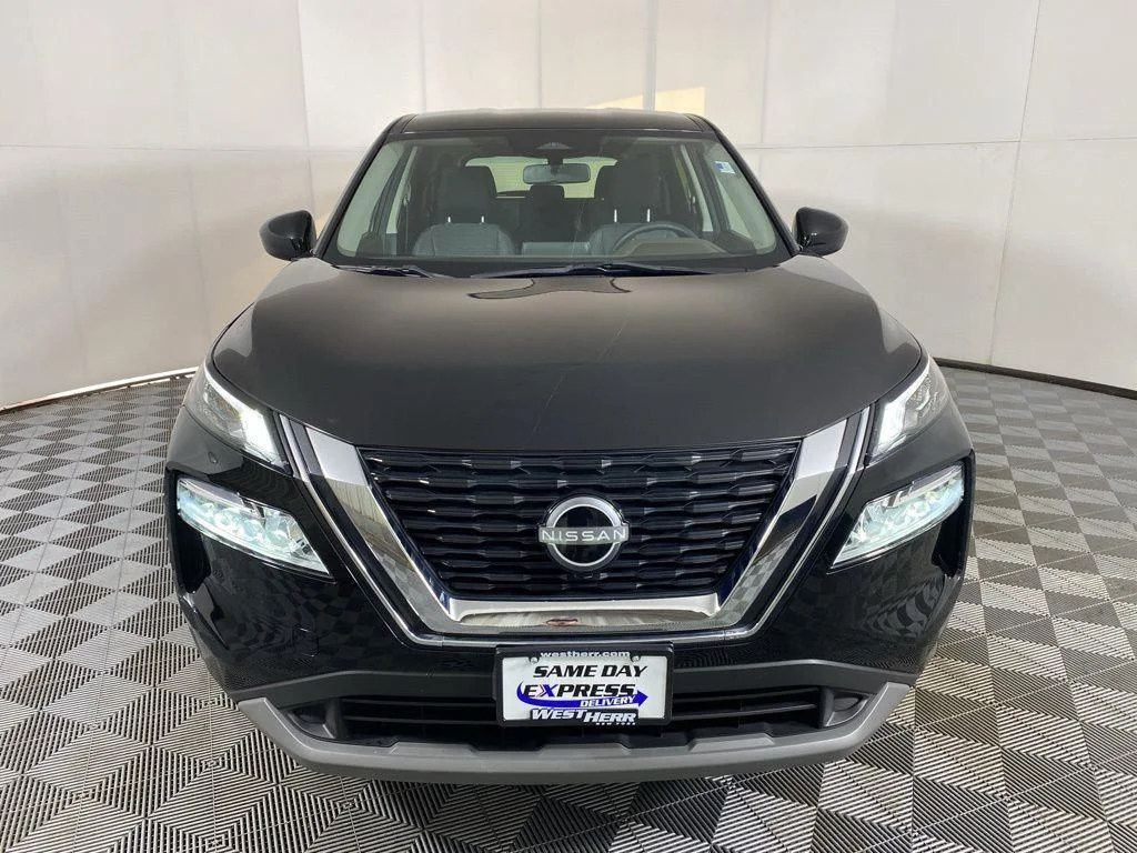 Used 2023 Super Black Nissan SV image 5
