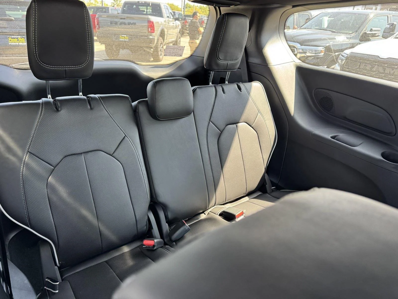 2026 Chrysler Pacifica Limited - Photo 9