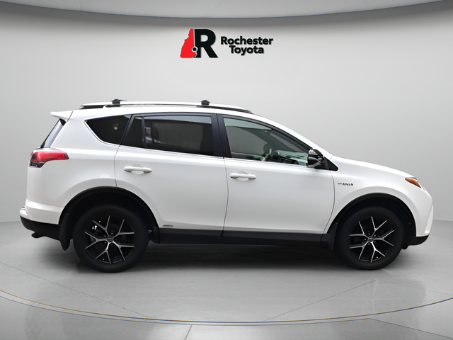 Used 2018 White Toyota SE image 8