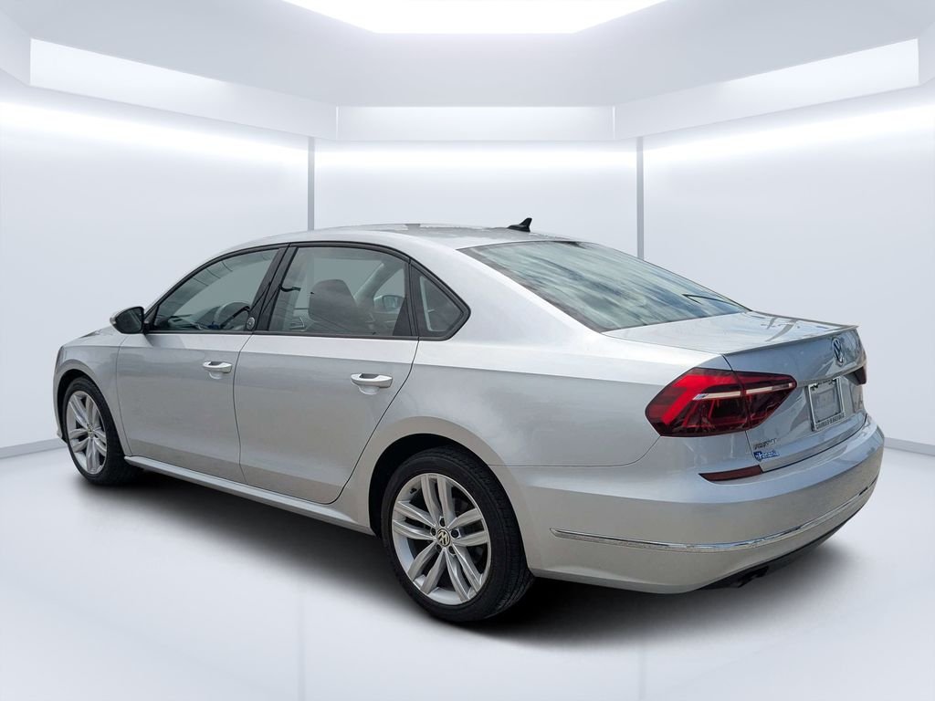 Used 2019 Silver Volkswagen 2.0T Wolfsburg image 5