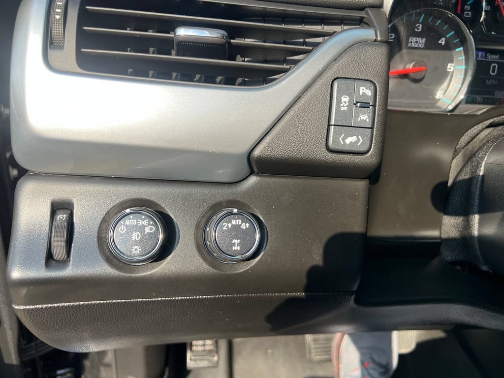 Used 2017 TUNGSTEN METALLIC Chevrolet LT image 20