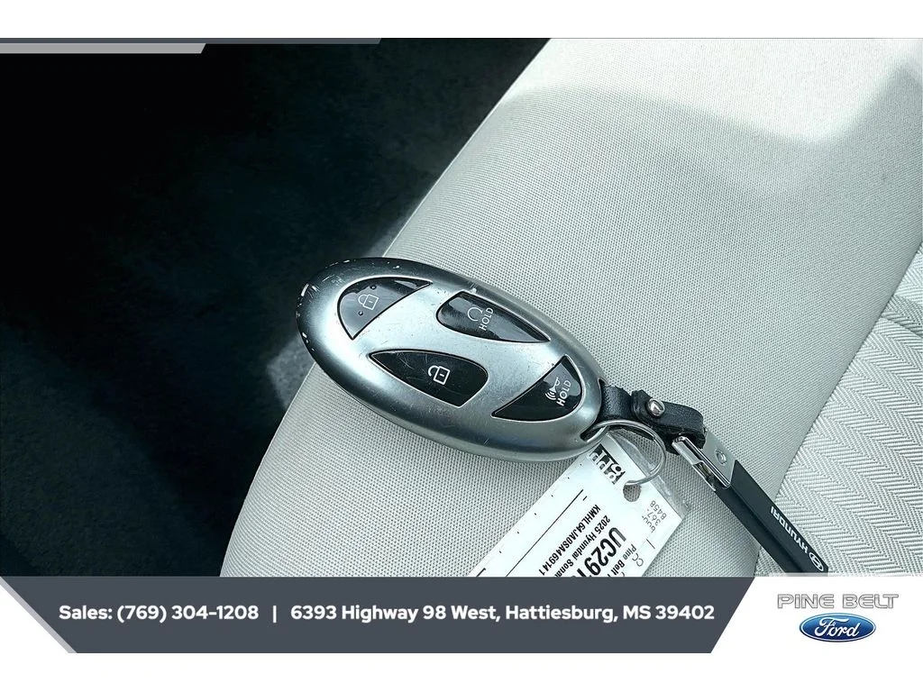 Used 2025 Ultimate red Hyundai SEL image 9