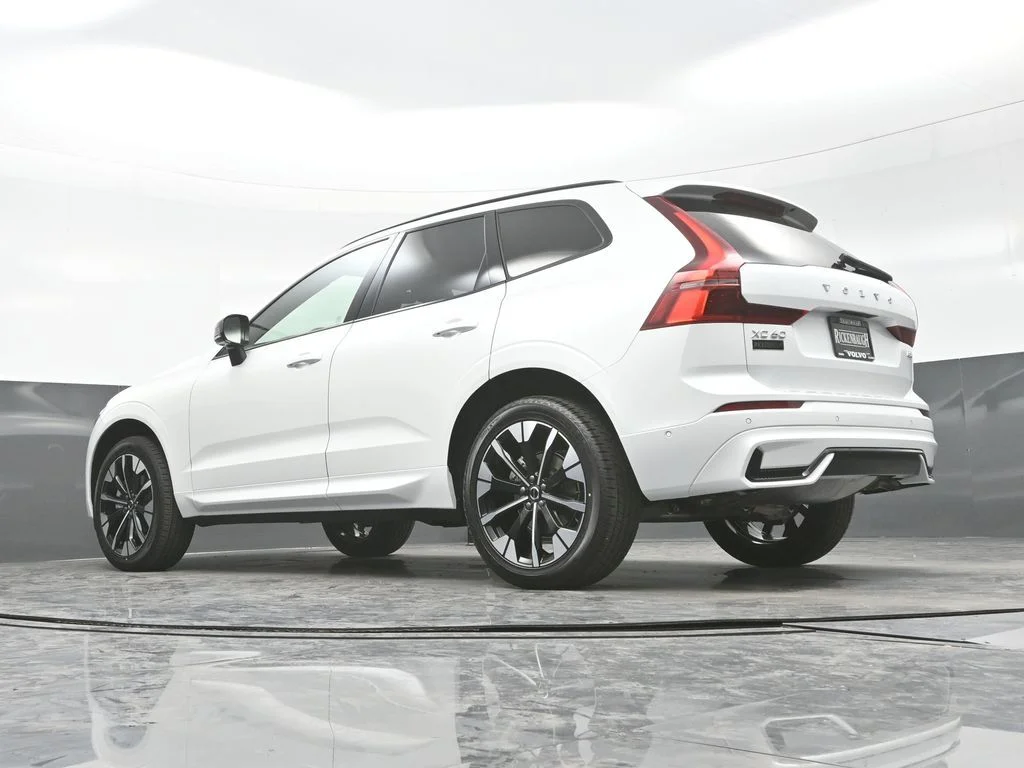 Used 2026 Crystal White Volvo Plus image 30
