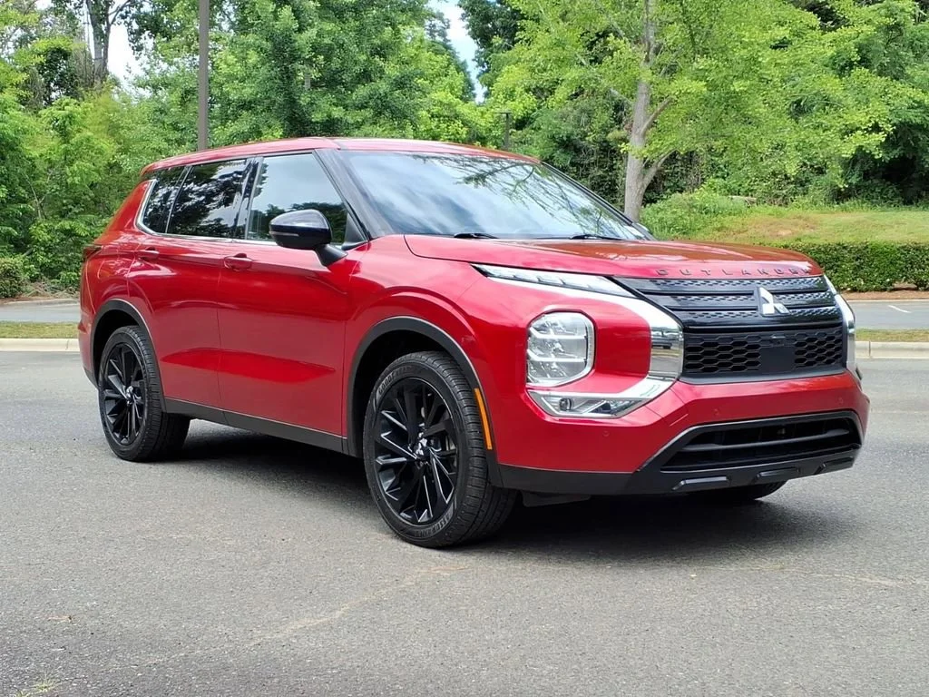 2024 Mitsubishi Outlander SE Black Edition w Pano 2WD's photo