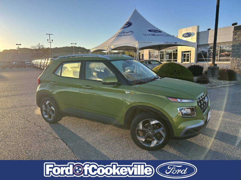 Used 2022 Green Hyundai SEL image 1
