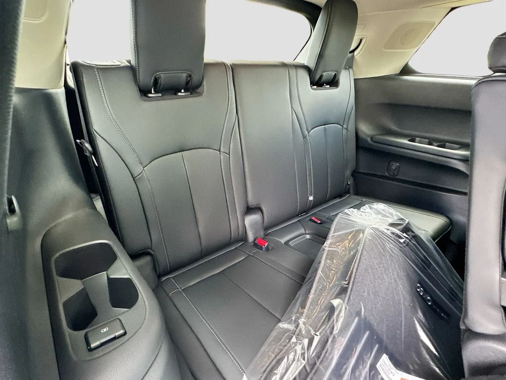 New 2027 RADIANT WHITE INFINITI Luxe FWD image 29