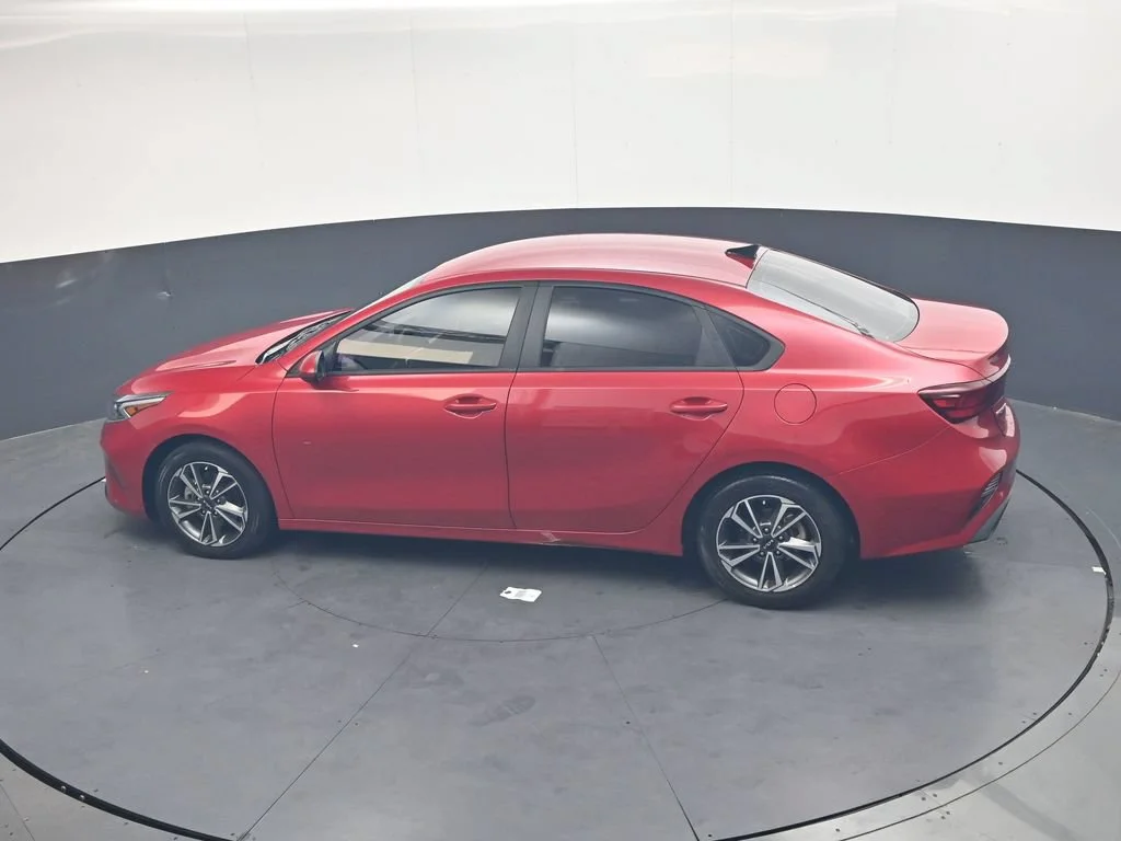 Used 2023 Red Kia LXS image 19