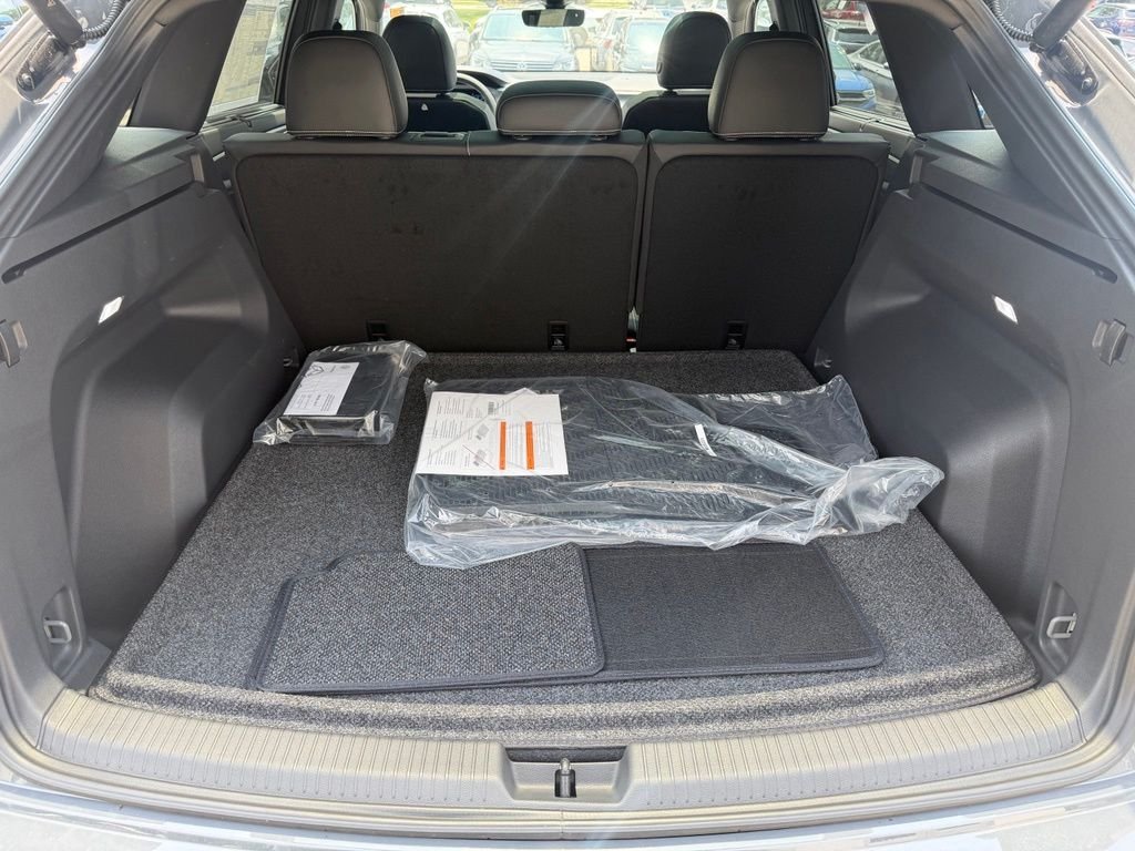 New 2026 Pure Gray Volkswagen 2.0T SE W/TECHNOLOGY image 20