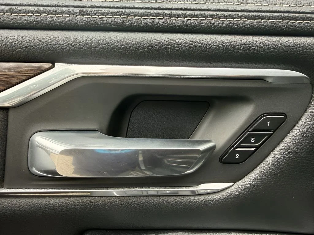 Used 2019  Ram Laramie image 12
