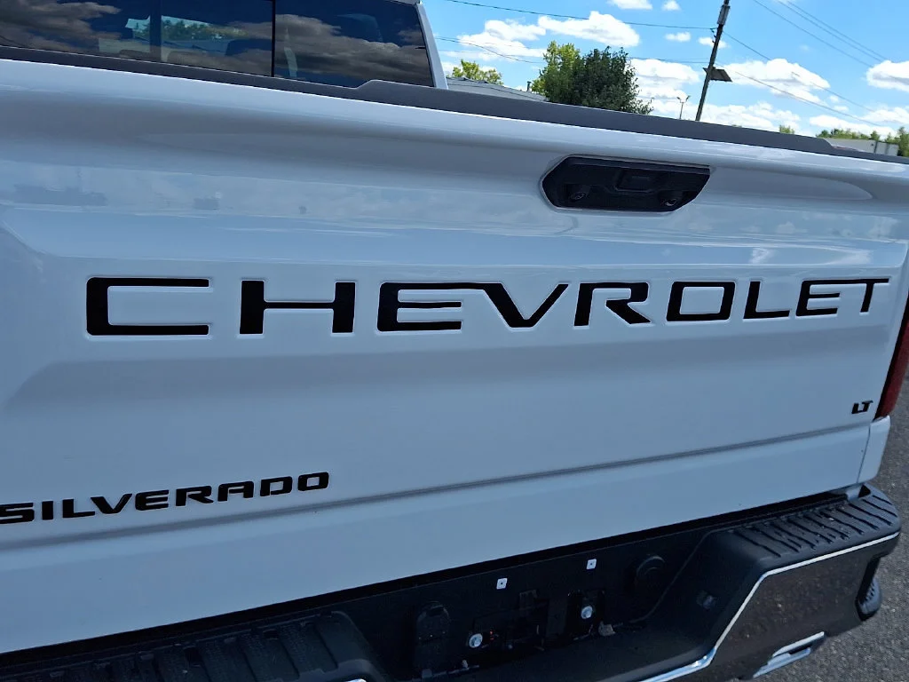 New 2026 Summit White Chevrolet LT image 21