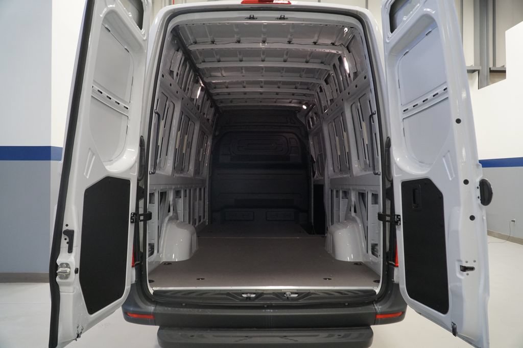New 2025 Arctic+White Mercedes-Benz Cargo 170 WB image 30