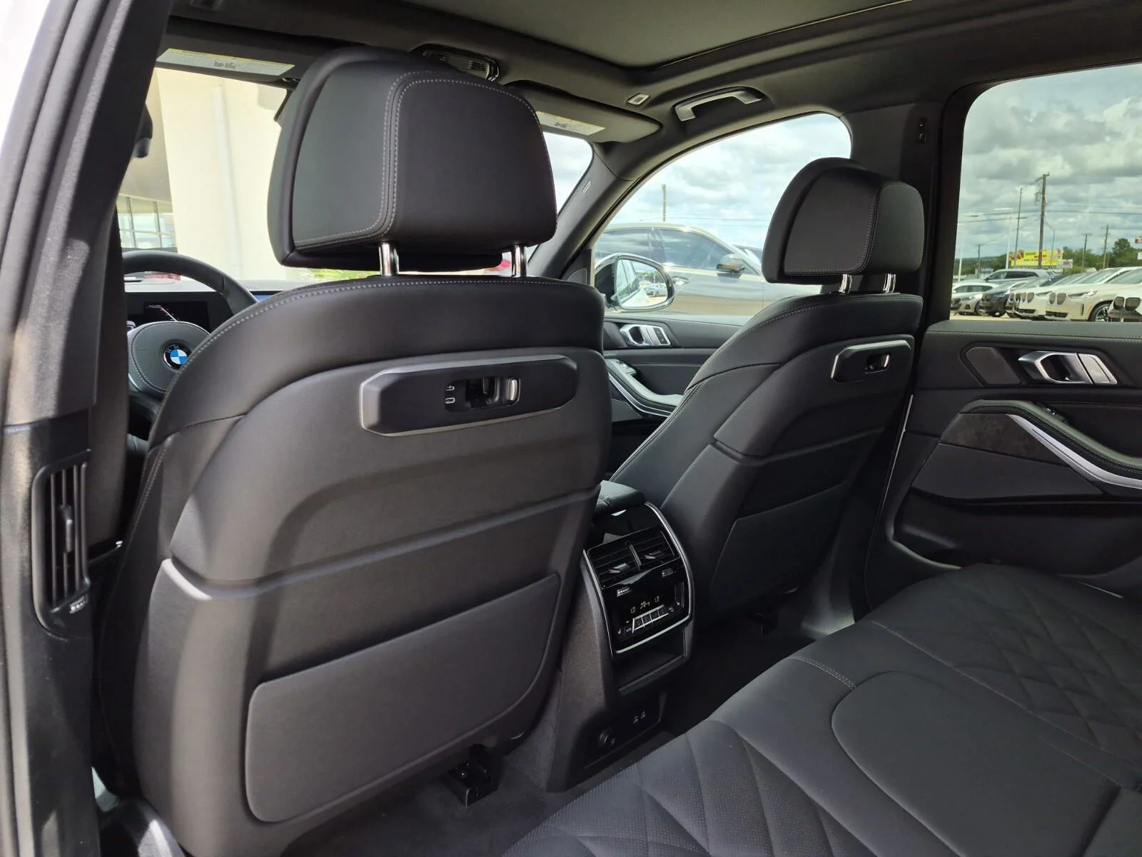 New 2026 Mineral White Metallic BMW xDrive40i image 15