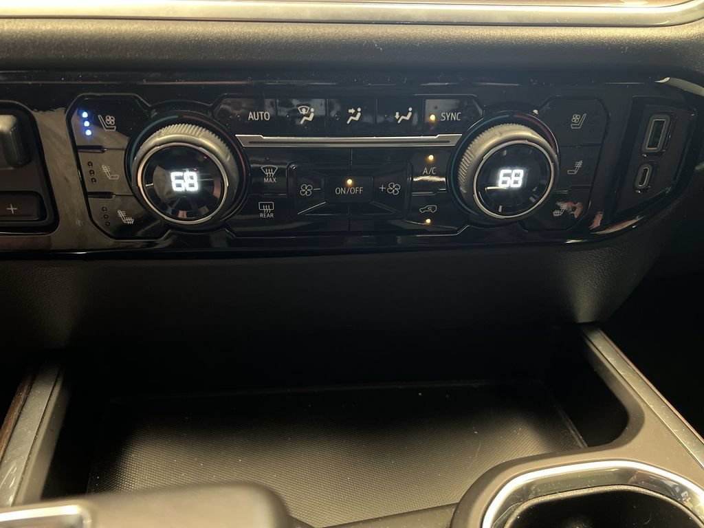 Used 2022 Iridescent Pearl Tricoat Chevrolet High Country image 18