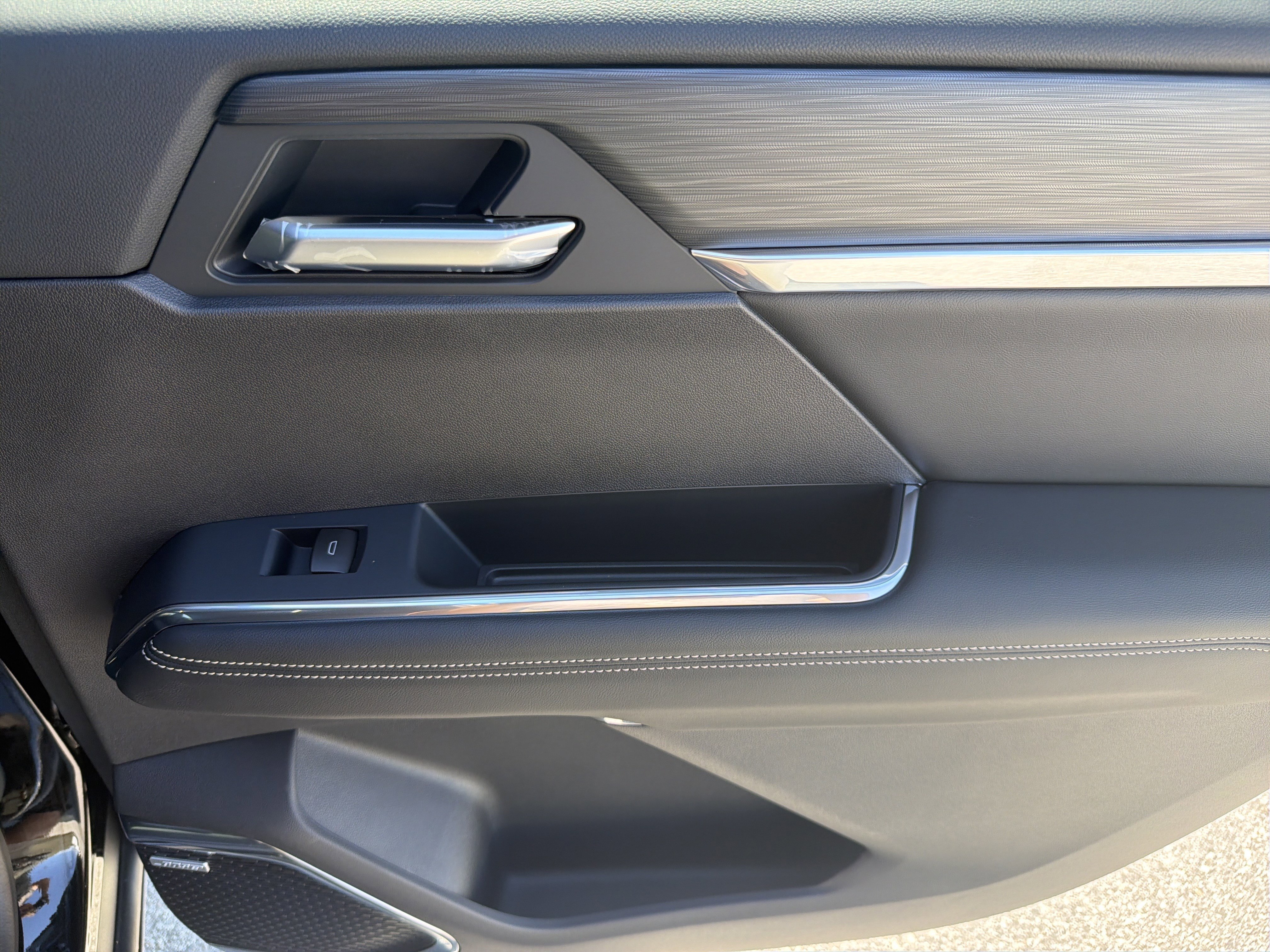 New 2026 Ebony Twilight Metallic GMC Elevation image 17