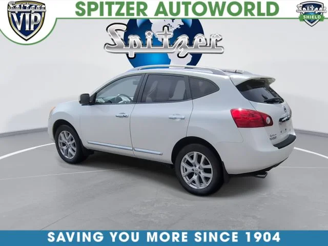 Used 2013 White Nissan SL image 8
