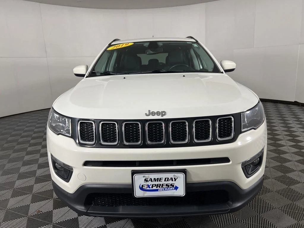 Used 2019 White Clearcoat Jeep Latitude image 3
