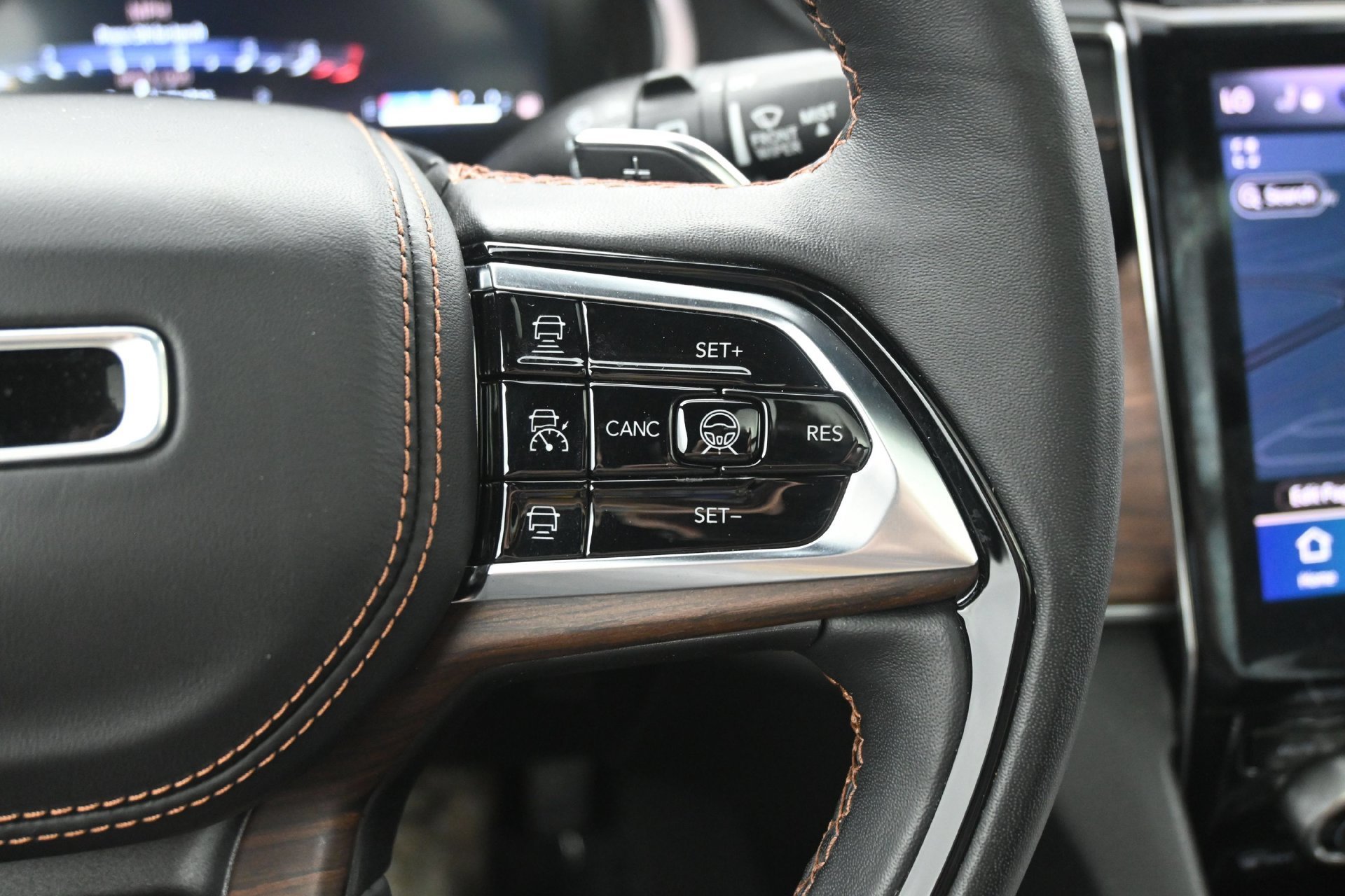 Used 2023 Diamond Black Crystal Pearlcoat Jeep Summit image 25