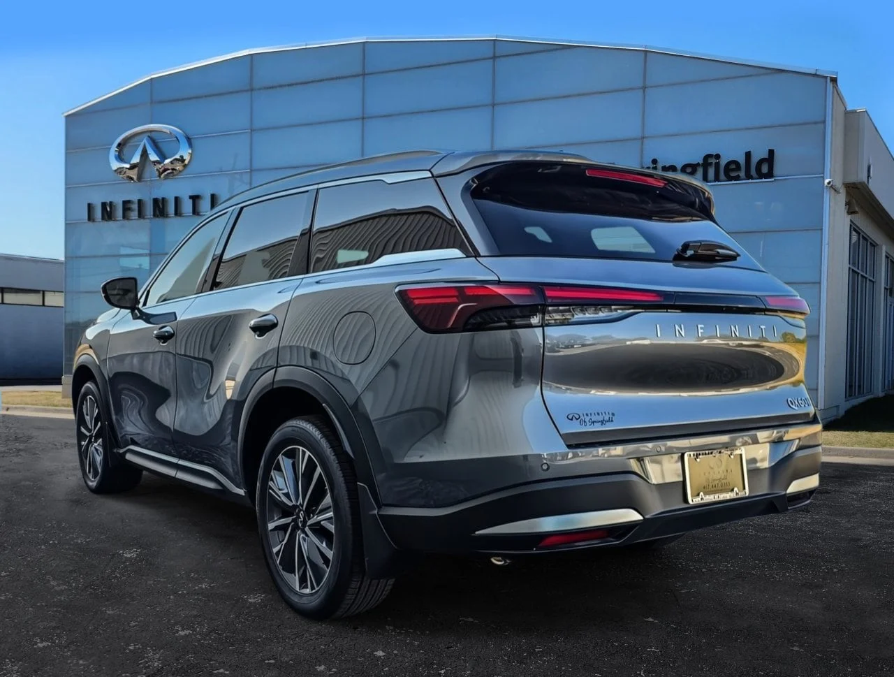 New 2027 GRAPHITE SHADOW INFINITI Luxe AWD image 4
