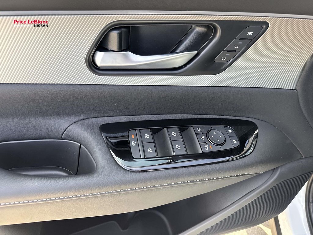 New 2026 Everest White Pearl TriCoat / Super Black Two-tone Nissan Platinum image 14