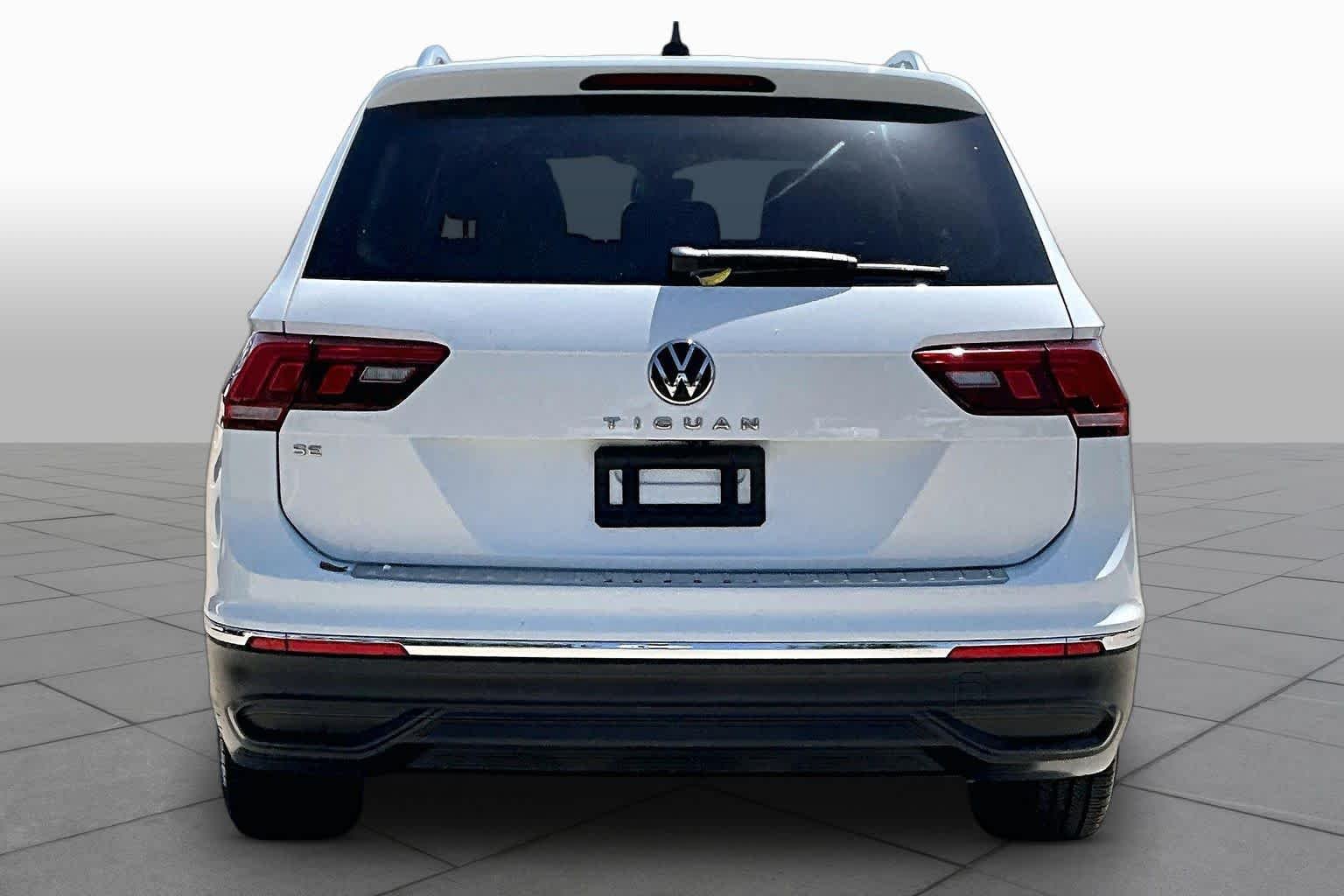 Used 2022 Pure White Volkswagen SE image 5