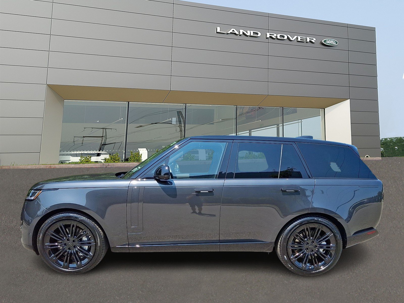 New 2026 Carpathian Grey Land Rover P530 SE image 8