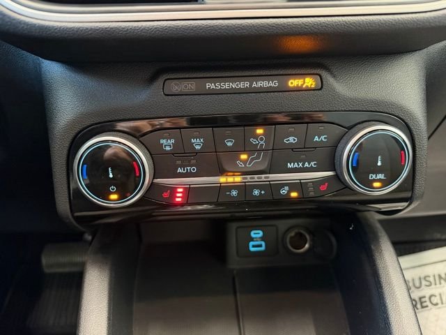 Used 2022 Black Metallic Ford SE image 26