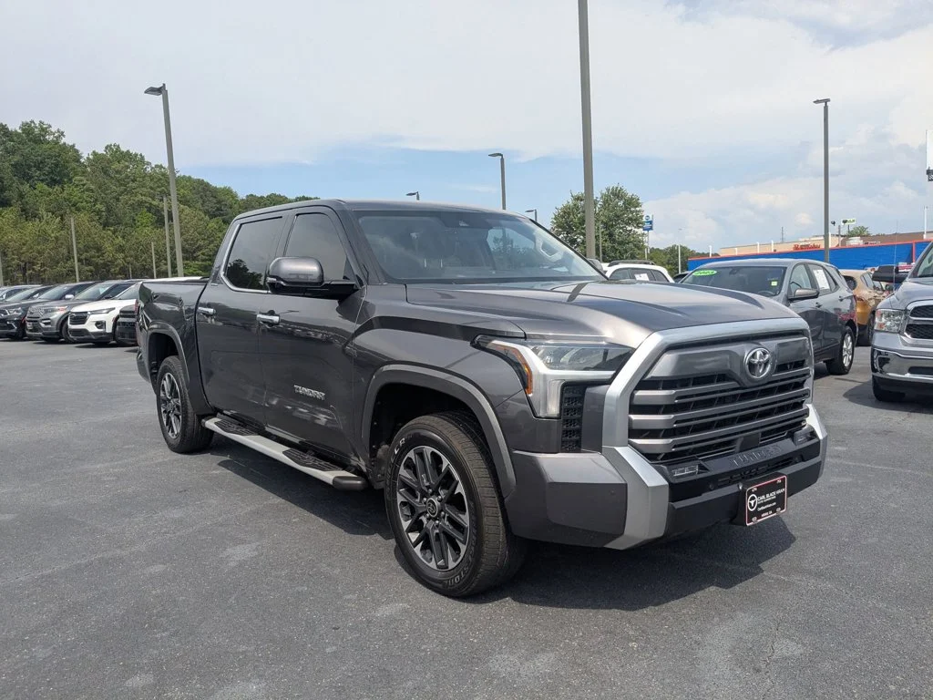 Used 2023  Toyota Limited image 3