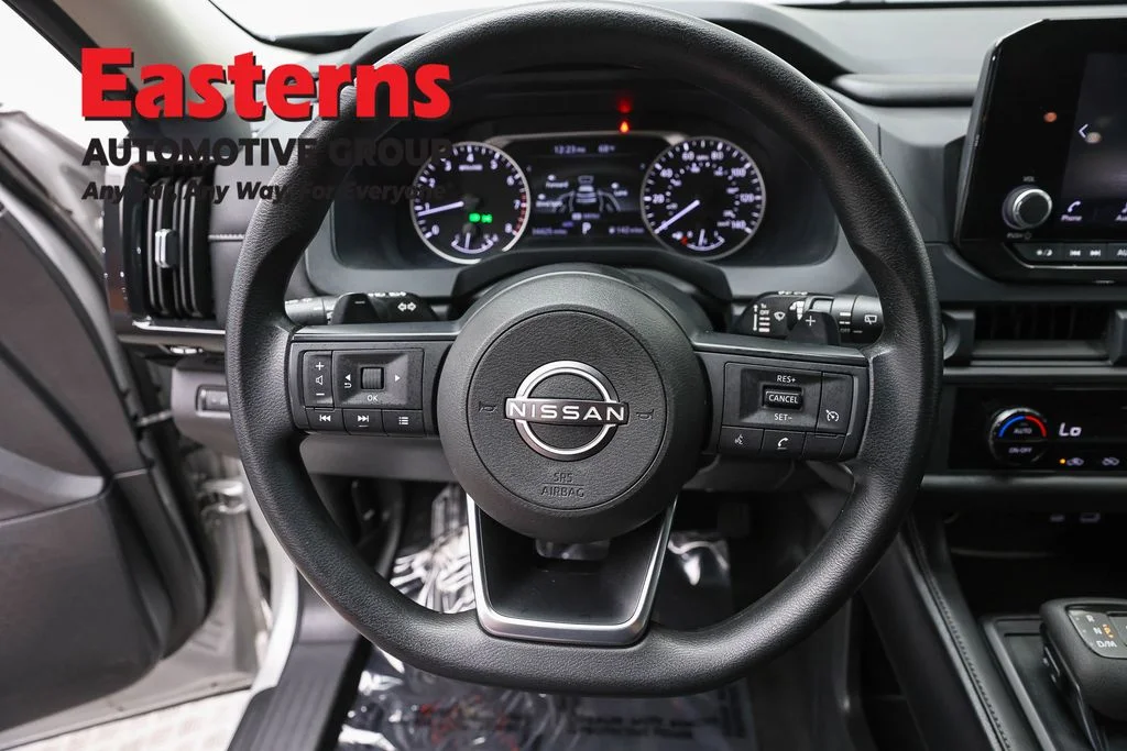 Used 2023 Silver Nissan S image 10