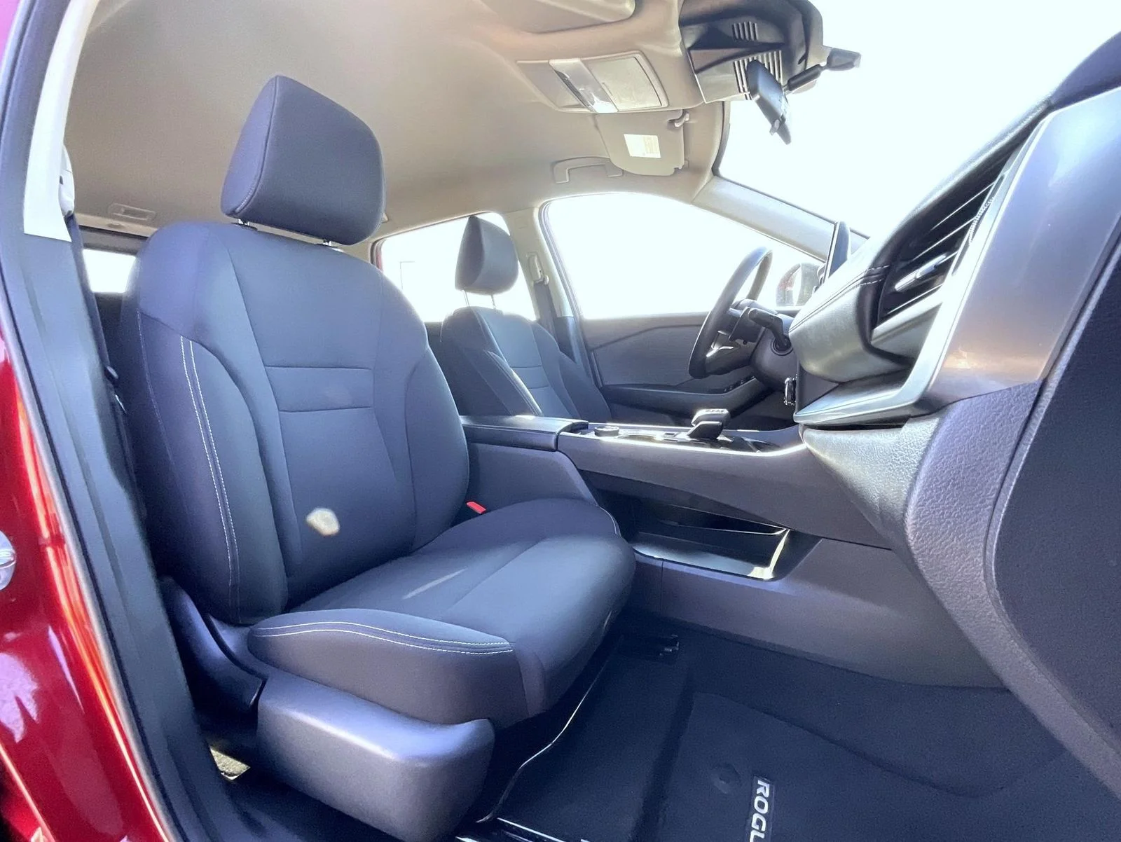 Used 2023 Red Nissan S image 16