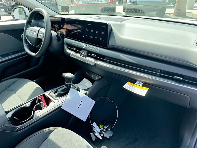 New 2026 Snow White Pearl Kia LXS image 27