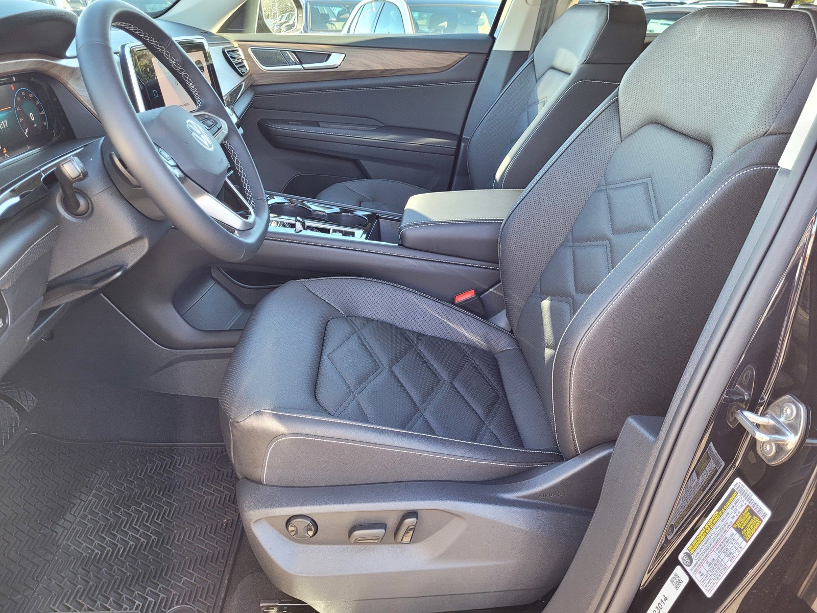 New 2025 Black Volkswagen 2.0T SE w/Technology image 10
