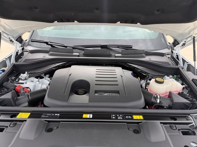 New 2026 Fuji White Land Rover SE image 19