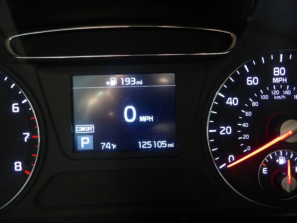 Used 2019 Sparkling Silver Kia LX V6 image 32