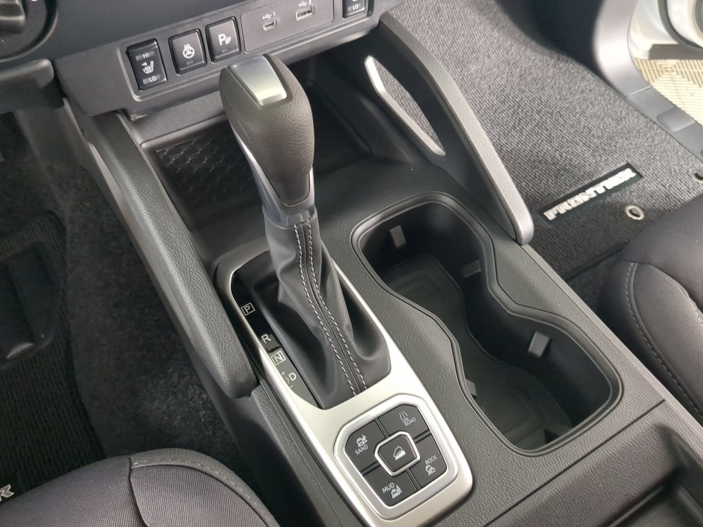 New 2026 Glacier White Nissan Crew Cab SV image 24