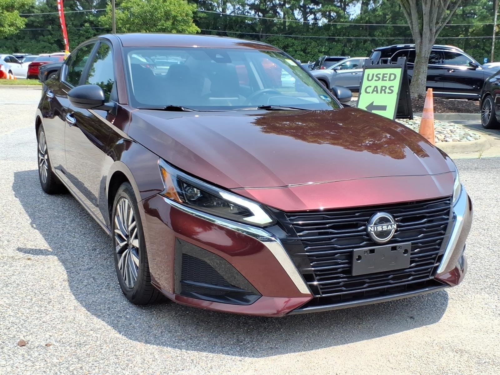 Used 2024 Garnet Pearl Metallic Nissan 2.5 SV image 5