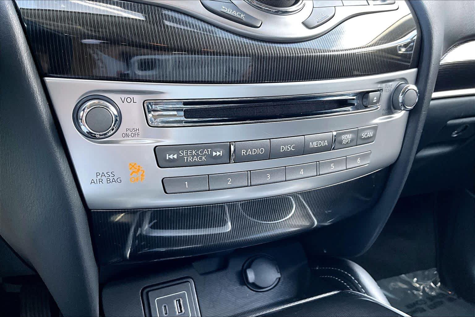 Used 2020 Majestic White INFINITI LUXE image 35
