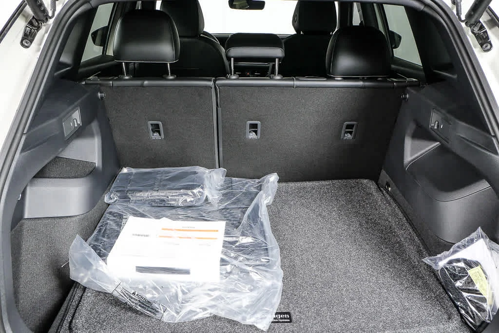 New 2026 Sandstone w/Deep Black Roof Volkswagen SE R-Line Black image 31